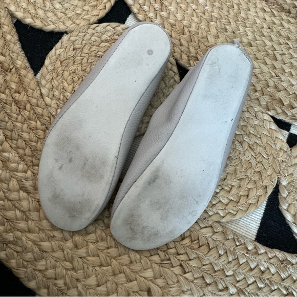 heyfolks Abode adult slippers, size 6. - Picture 2 of 3